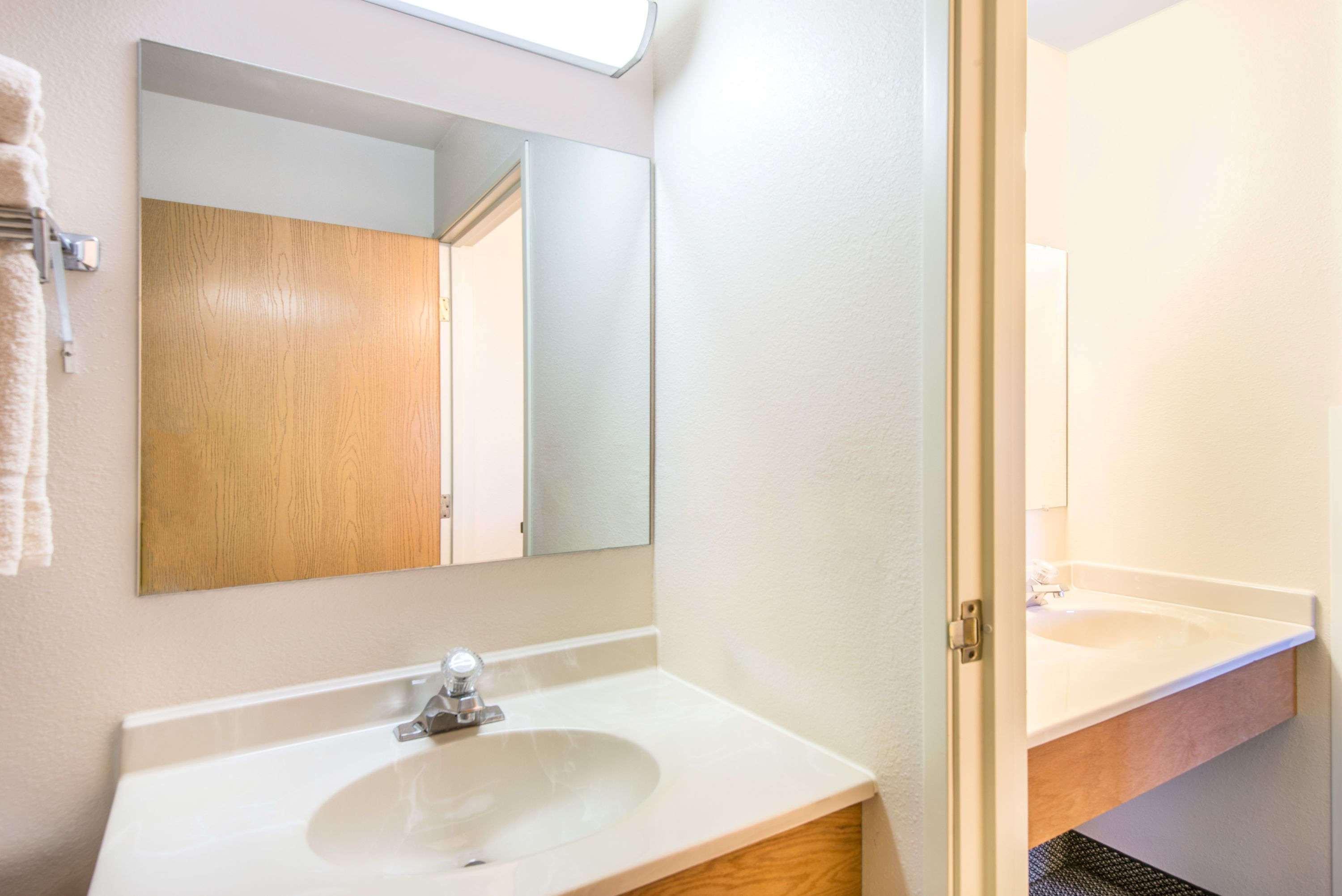 מלון Super 8 By Wyndham West Middlesex/Sharon Area מראה חיצוני תמונה